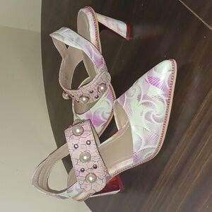 L'Artiste by Spring Step Sandal Heels